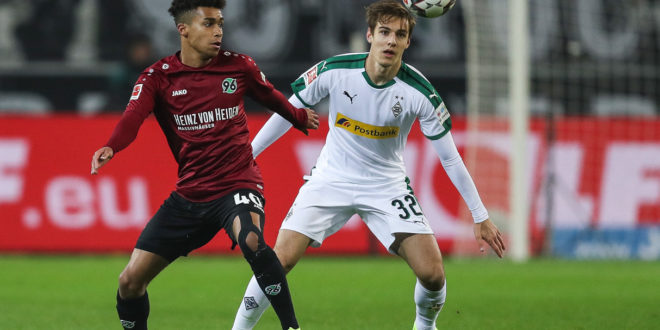 Wechselt Linton Maina von Hannover 96 zum VfL Wolfsburg? (Photo by Maja Hitij/Bongarts/Getty Images)