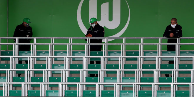 Der VfL Wolfsburg testet gegen den 1. FC Phönix Lübeck erneut im AOK Stadion. (Photo by Martin Rose/Getty Images)