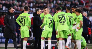 Die Mannschaft des VfL Wolfsburg. (Photo by Oliver Hardt/Getty Images)