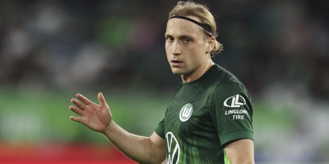 Lovro Majer verlässt den VfL Wolfsburg. (Photo by Maja Hitij/Getty Images)
