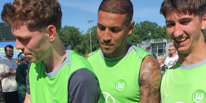 Der VfL Wolfsburg testet gegen den FSV Schöningen. Foto: Normen Scholz/Wolfsblog